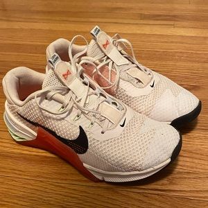 Pink/light pink Nike Metcon 7s.